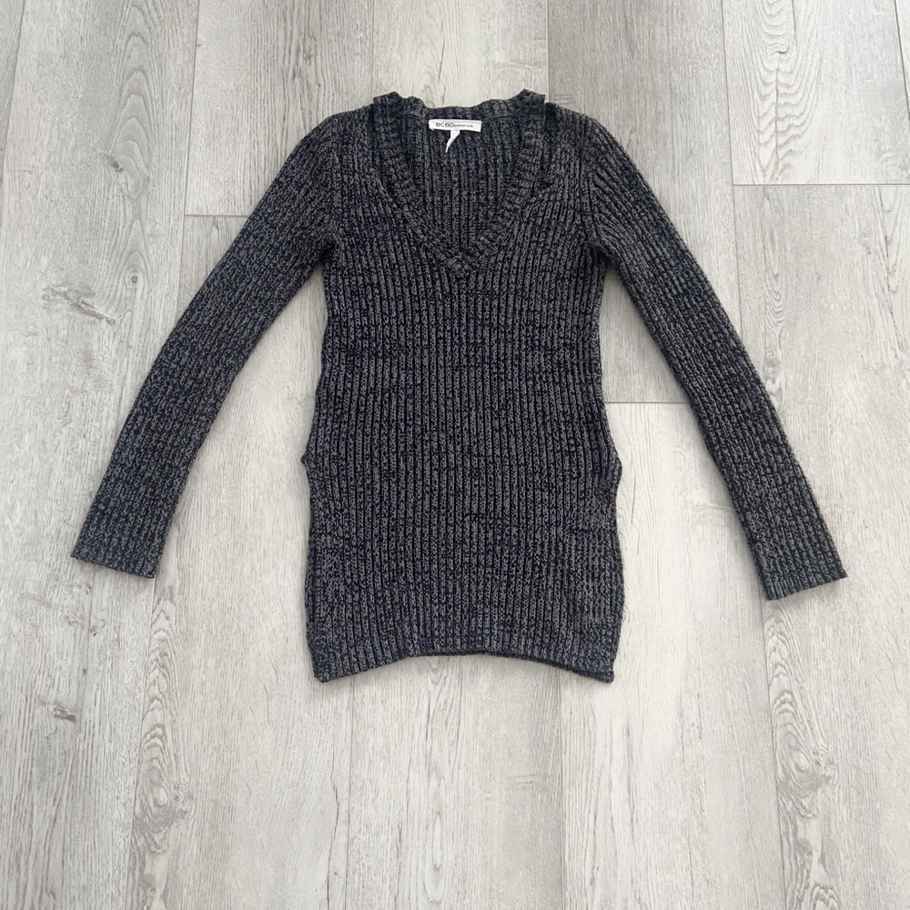BCBG Generation | V-Neck tunic sweater with slits